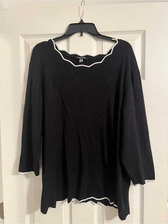 Cable & Gauge Sweaters - Cable & Gauge Black Scoop-Neck Sweater with White Scalloped Trim